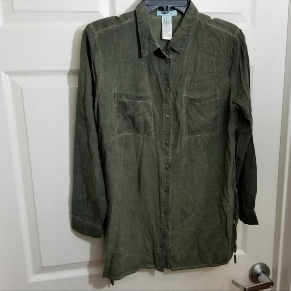 She and‎ Sky moss green lace up side shirt size medium